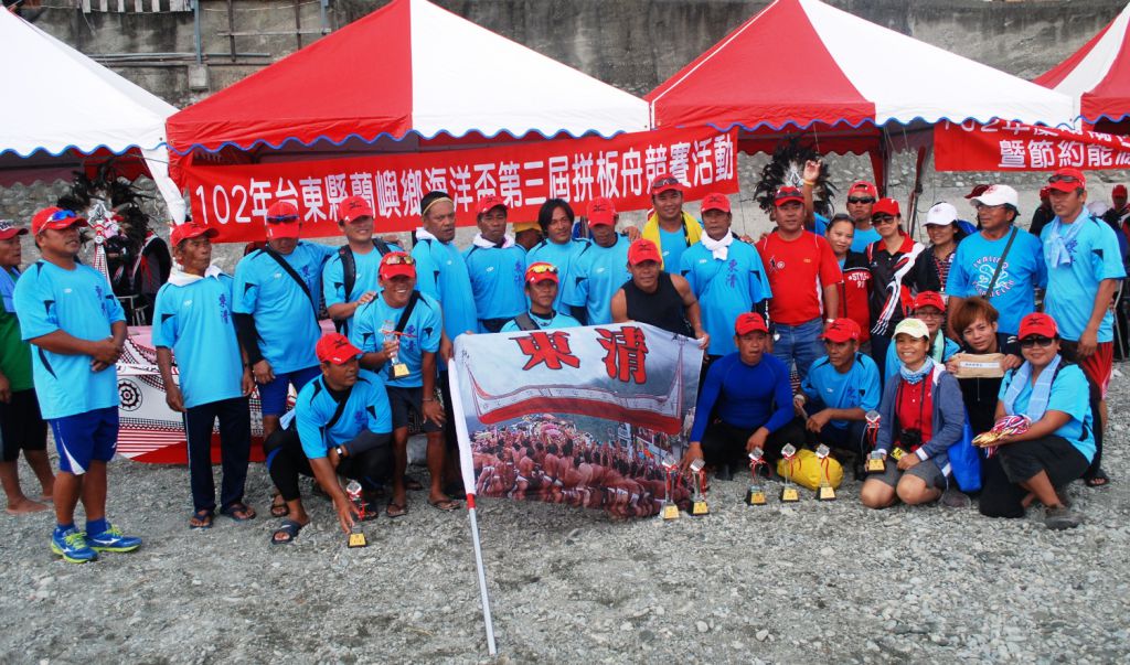 東清氣勢強 海洋盃拼板舟競賽得第一