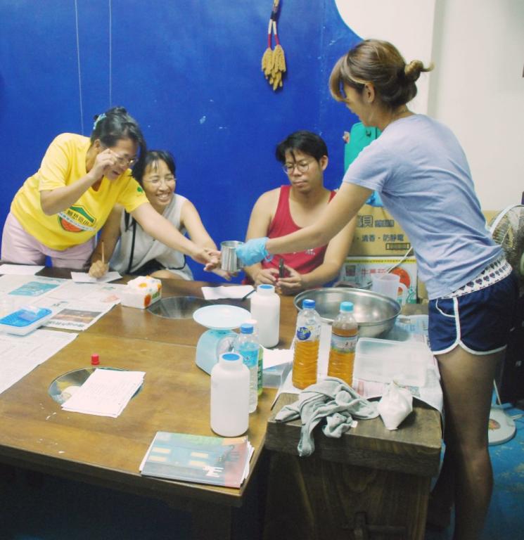 蘭嶼廢食用油改製皂課程