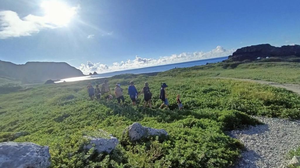 迷你幫手帶客人去秘境