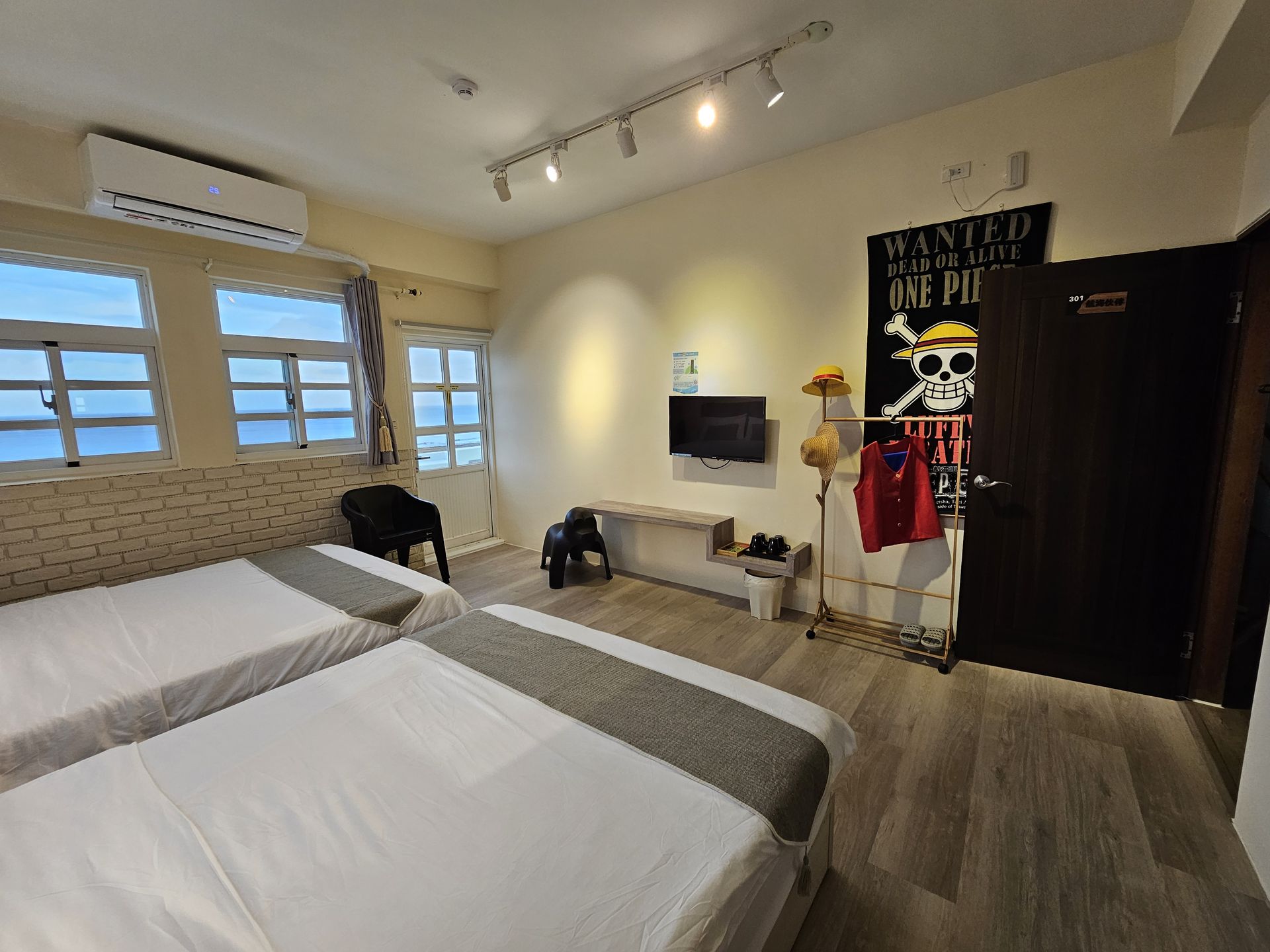 房間裡可以看日出房型