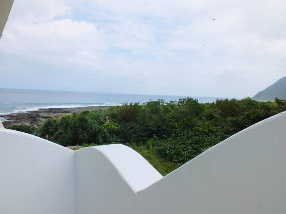 陽台正面山景,側面的海景視野