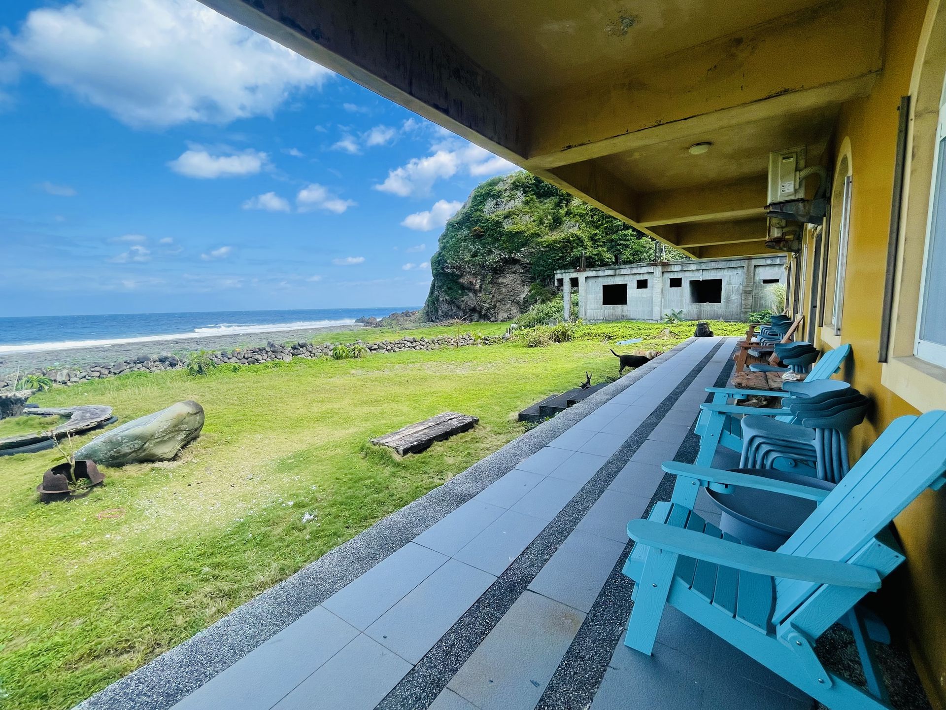 寬大走廊看看海