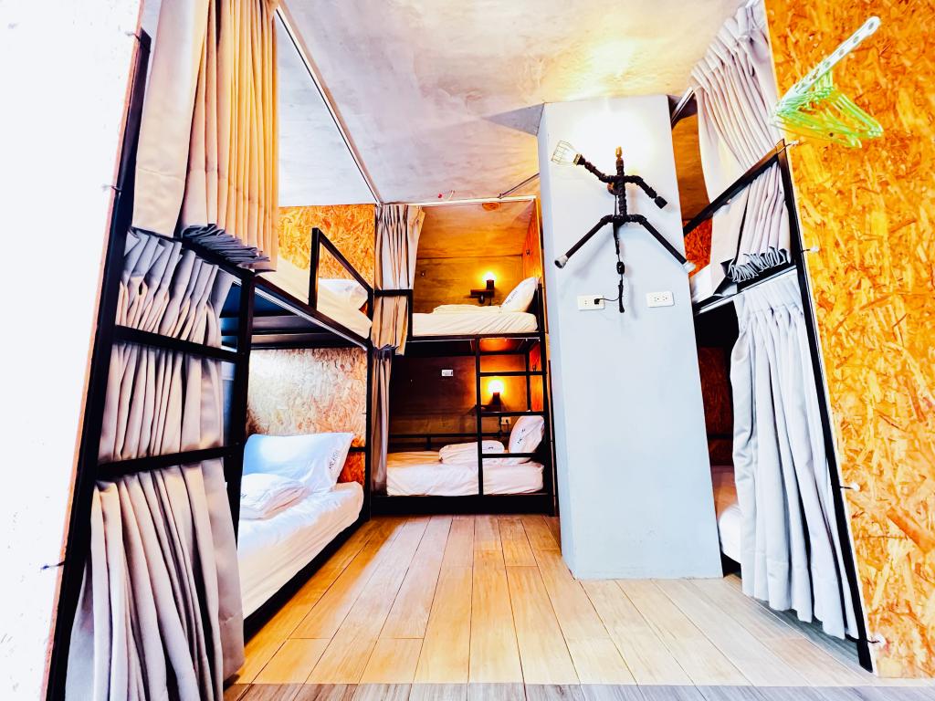 6人上下舖 背包客房